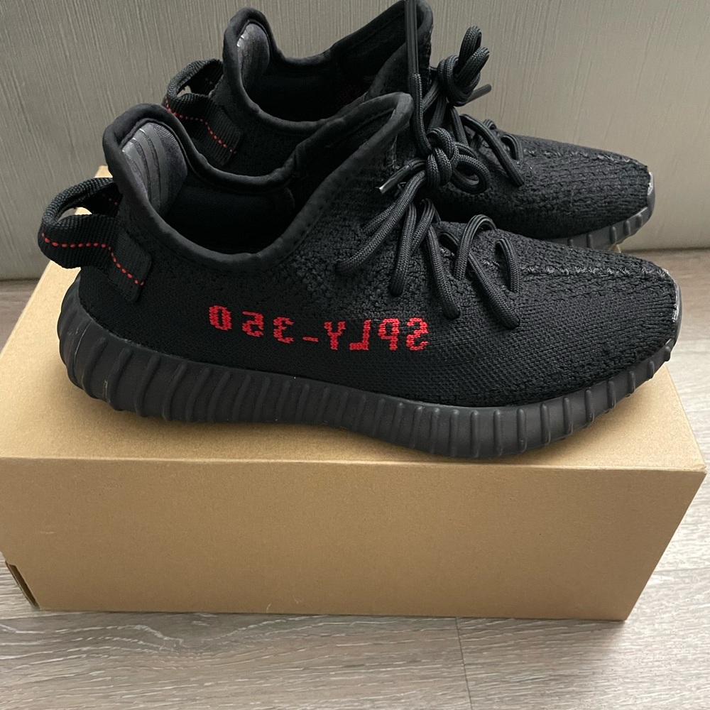 adidas Yeezy Boost 350 V2
Black Red Size 5M/Y